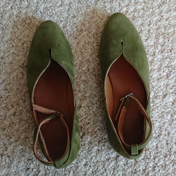 Charleston Shoe Co Suede Ballet ankle closure Flat in green Size 8 - Picture 5 of 12
